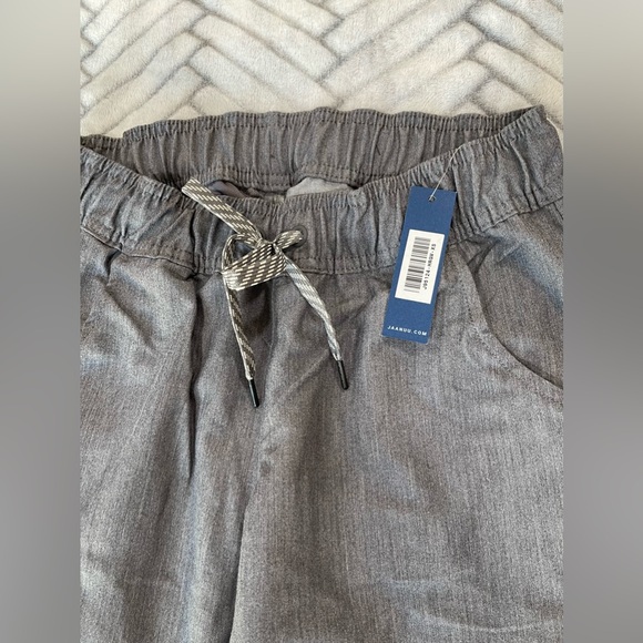 (NWT) Jaanuu Heather Gray scrub set (XS) - Picture 7 of 10